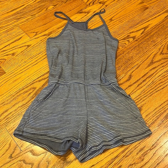 T2 Love Girl’s Blue Striped Romper Size 12 - Picture 1 of 4